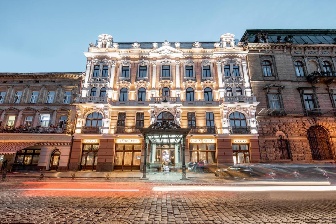 Grand Hotel Lviv Casino & Spa Eksteriør billede The hotel in 2014