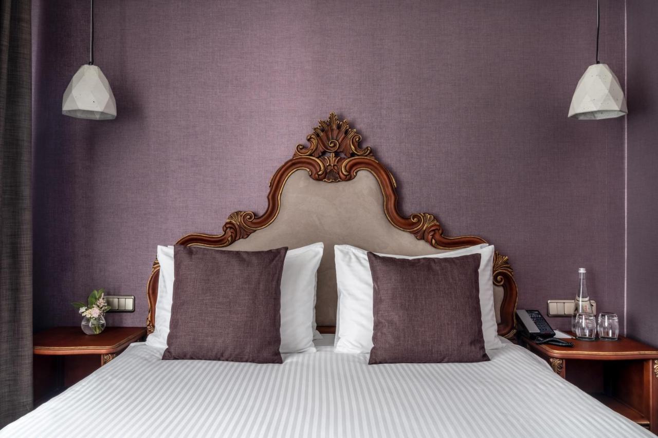 Grand Hotel Lviv Casino & Spa Eksteriør billede A bedroom at the hotel