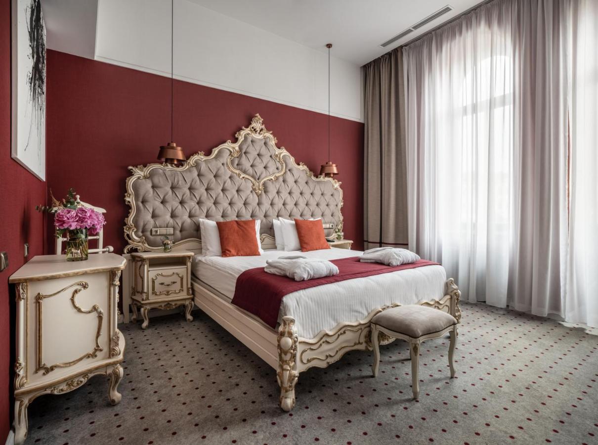 Grand Hotel Lviv Casino & Spa Eksteriør billede Deluxe room