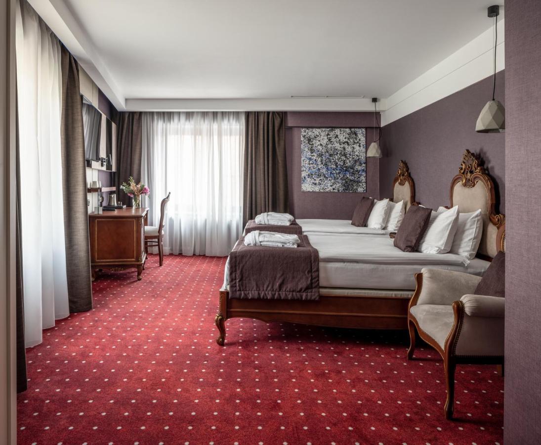 Grand Hotel Lviv Casino & Spa Eksteriør billede A room at the hotel