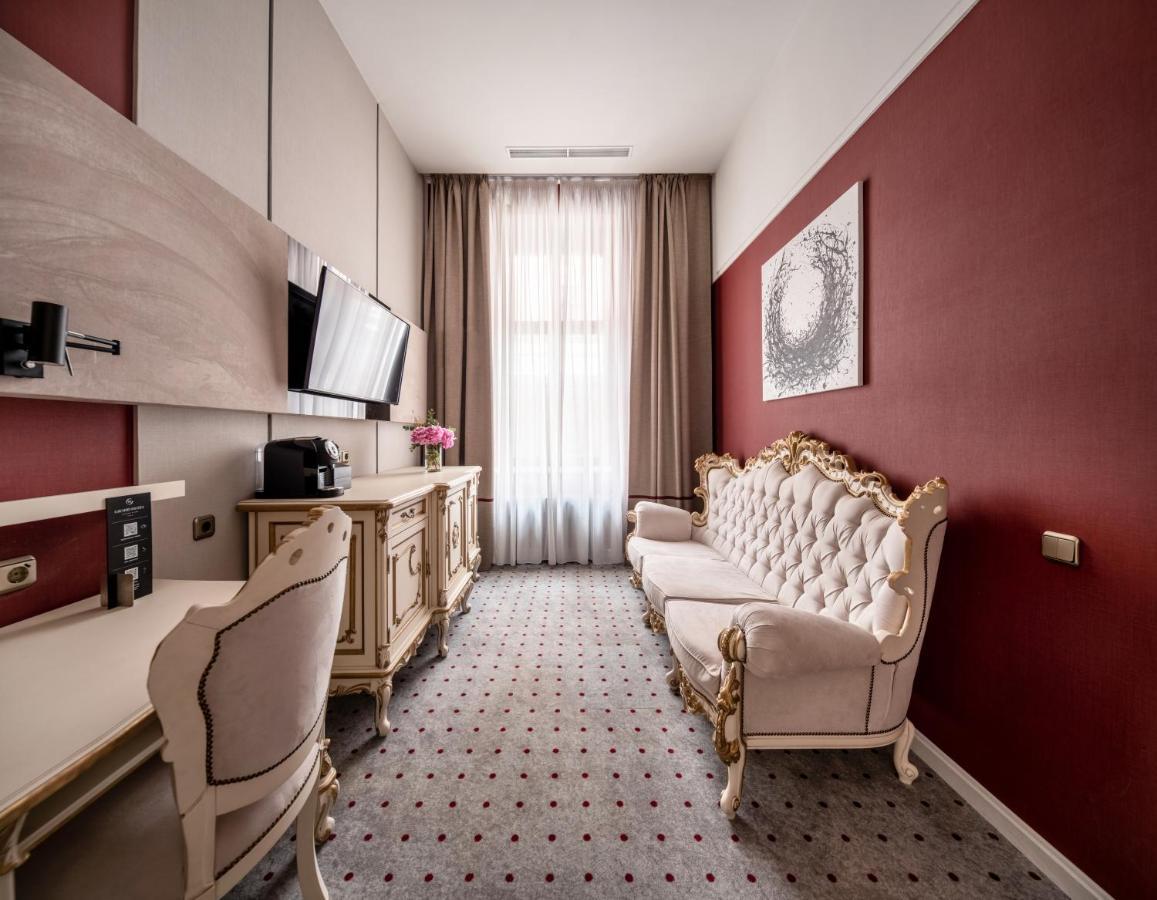 Grand Hotel Lviv Casino & Spa Eksteriør billede Suite