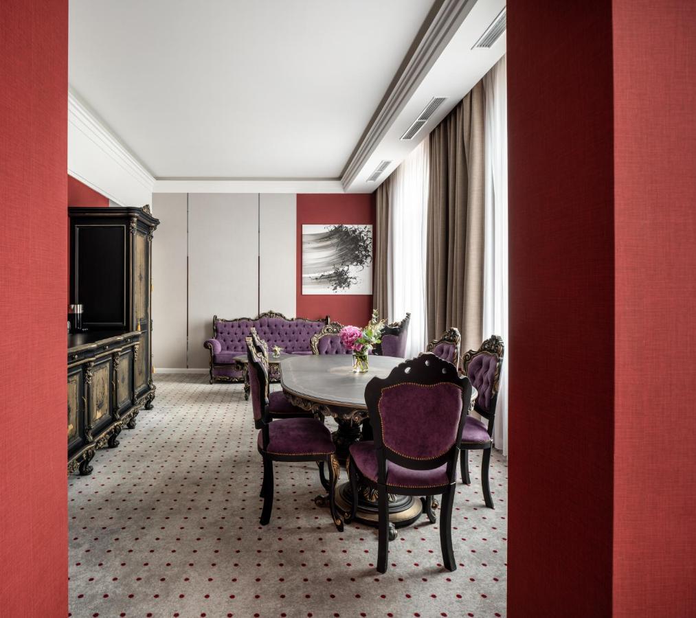 Grand Hotel Lviv Casino & Spa Eksteriør billede A suite at the hotel