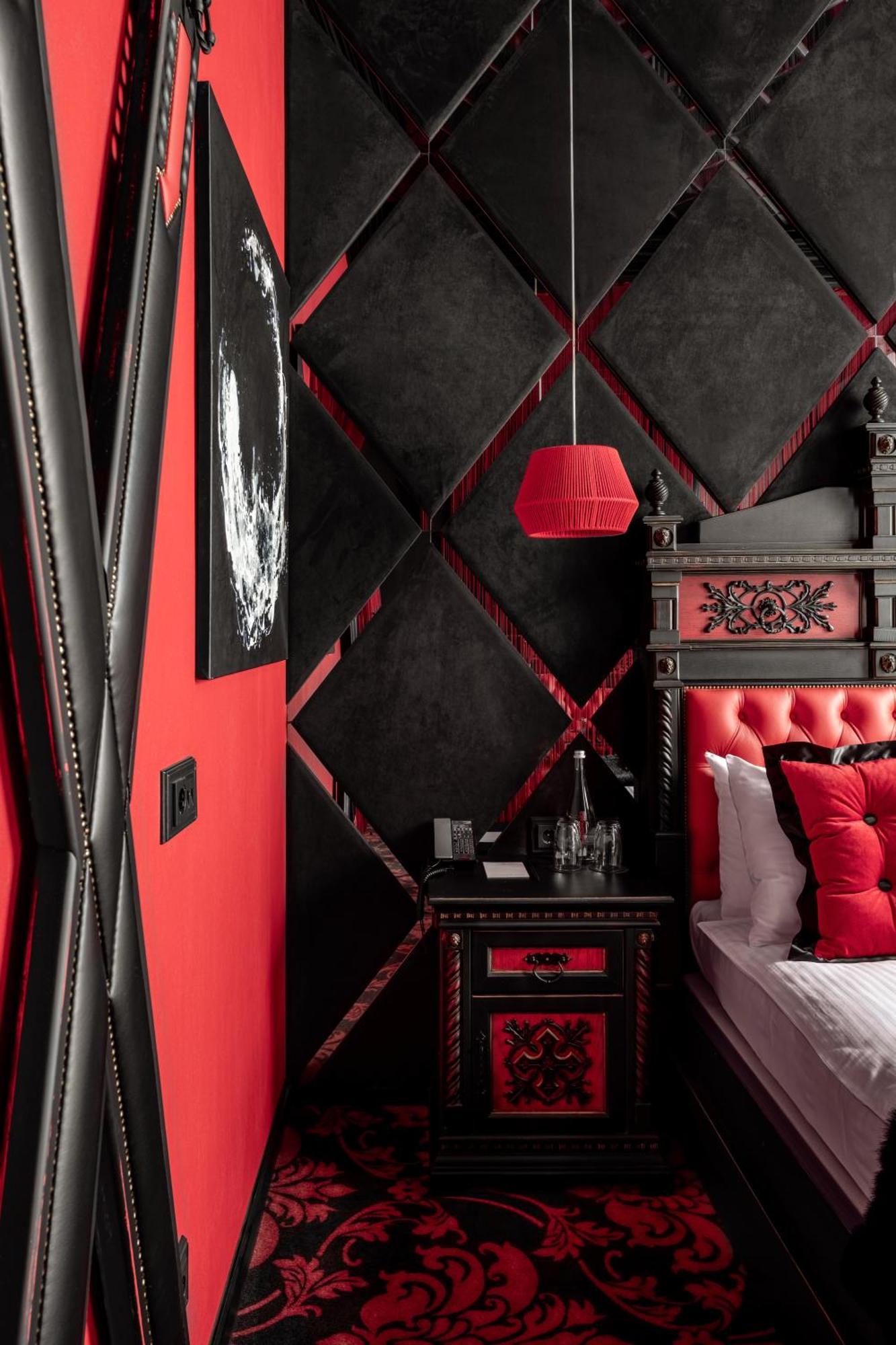 Grand Hotel Lviv Casino & Spa Eksteriør billede A room at the Standard East Village