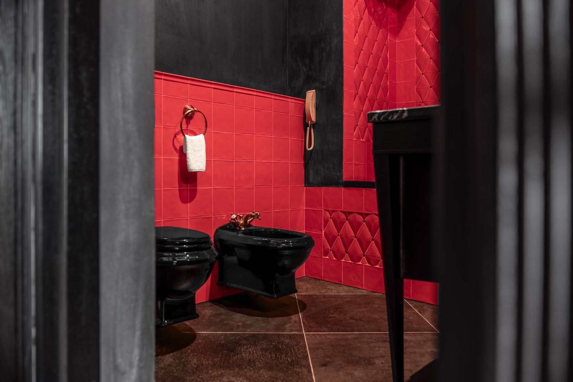 Grand Hotel Lviv Casino & Spa Eksteriør billede Bathroom