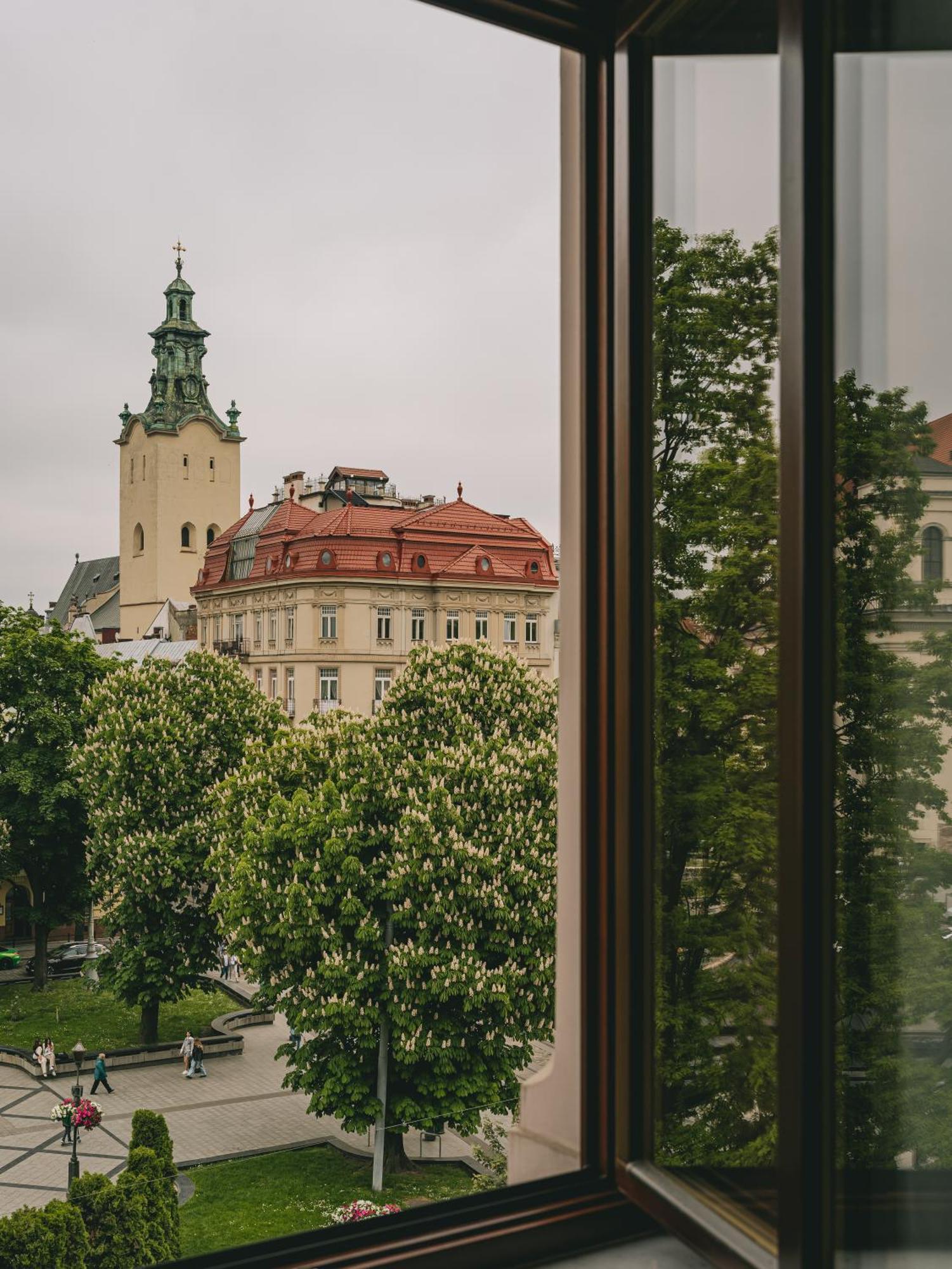 Grand Hotel Lviv Casino & Spa Eksteriør billede The University of Hradec Králové